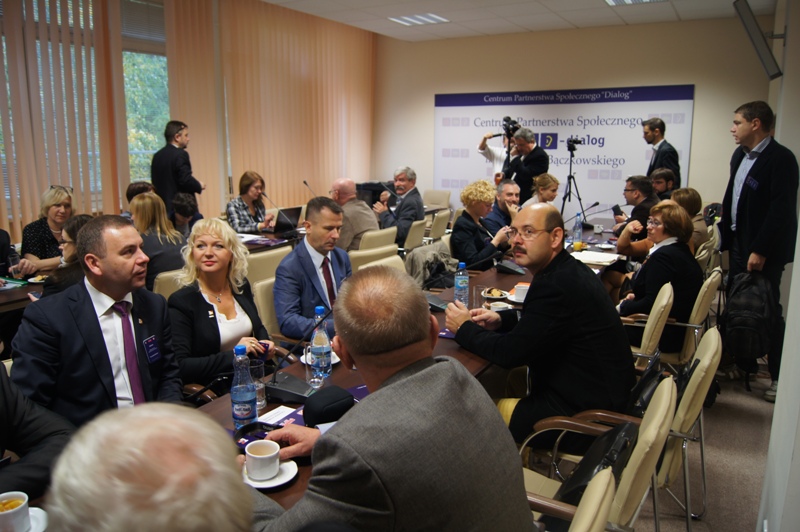 Dialog społeczny  konieczne nowe otwarcie